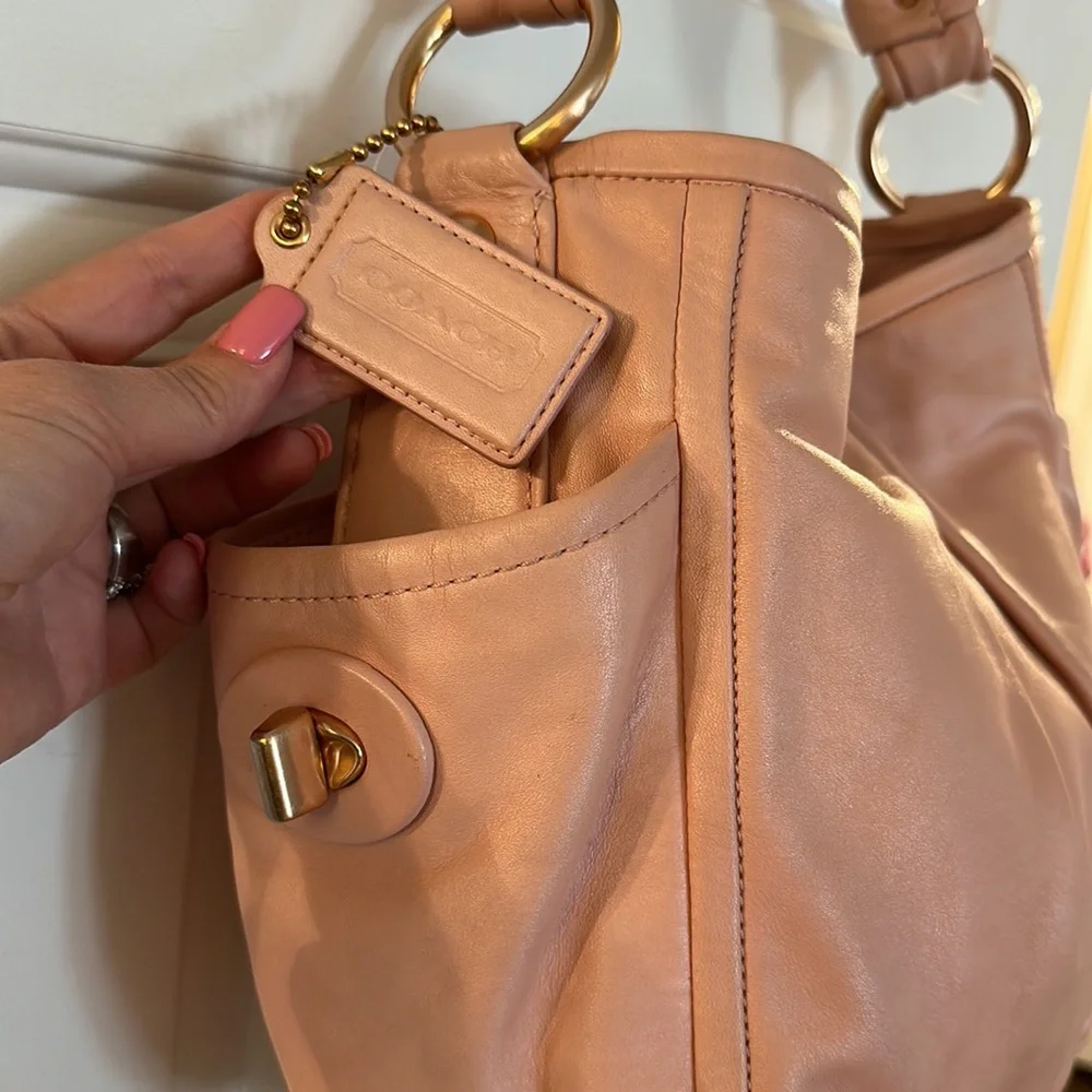 Coach Pink Leather Hobo bag w Gold colored Hardware - Picture 2 of 14